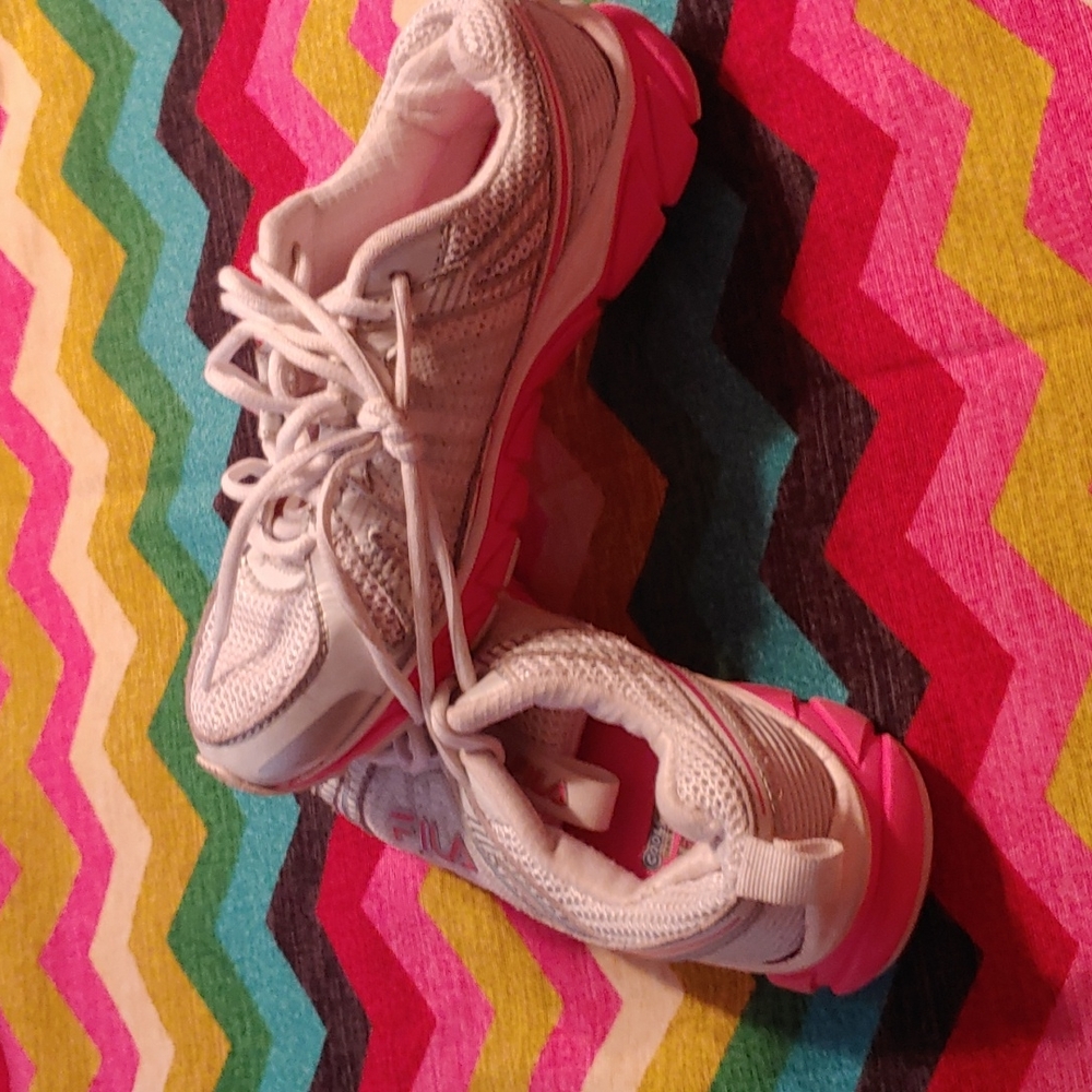 FILA size 6.5 memory foam cool max sneakers